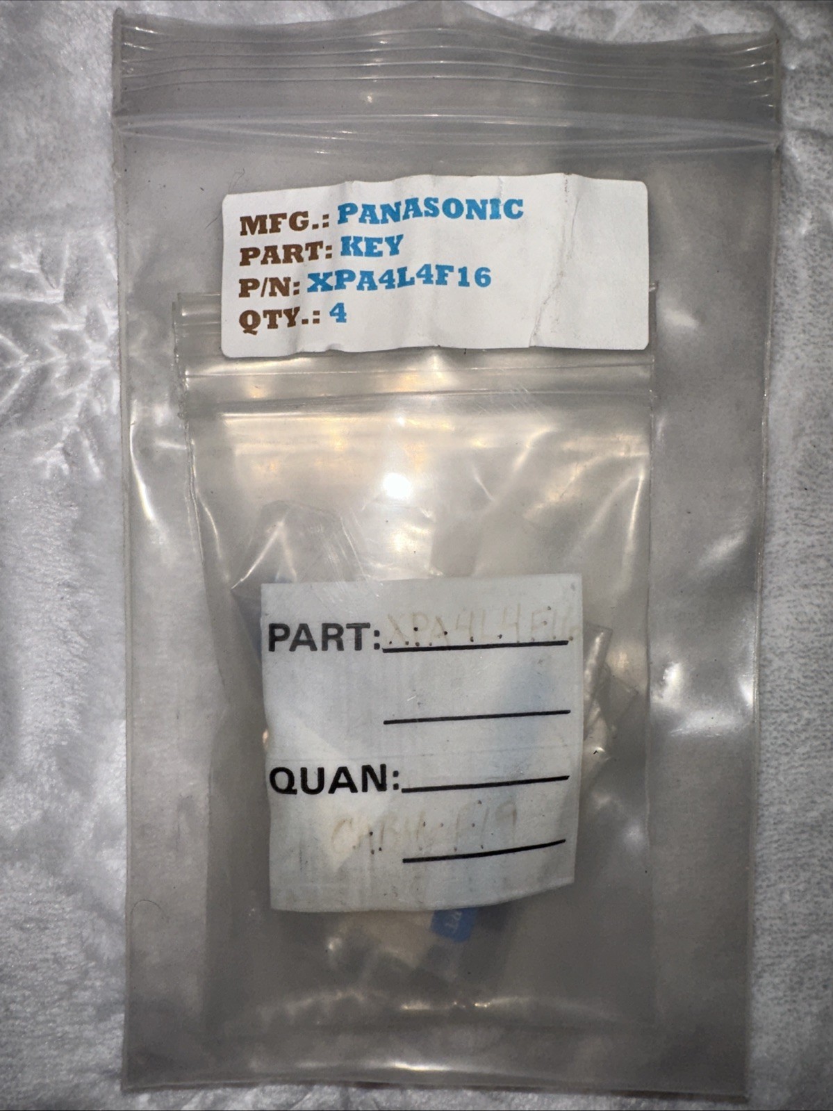 Lot Of 4 Panasonic key XPA4L4F16. 950209 CAB4-F19