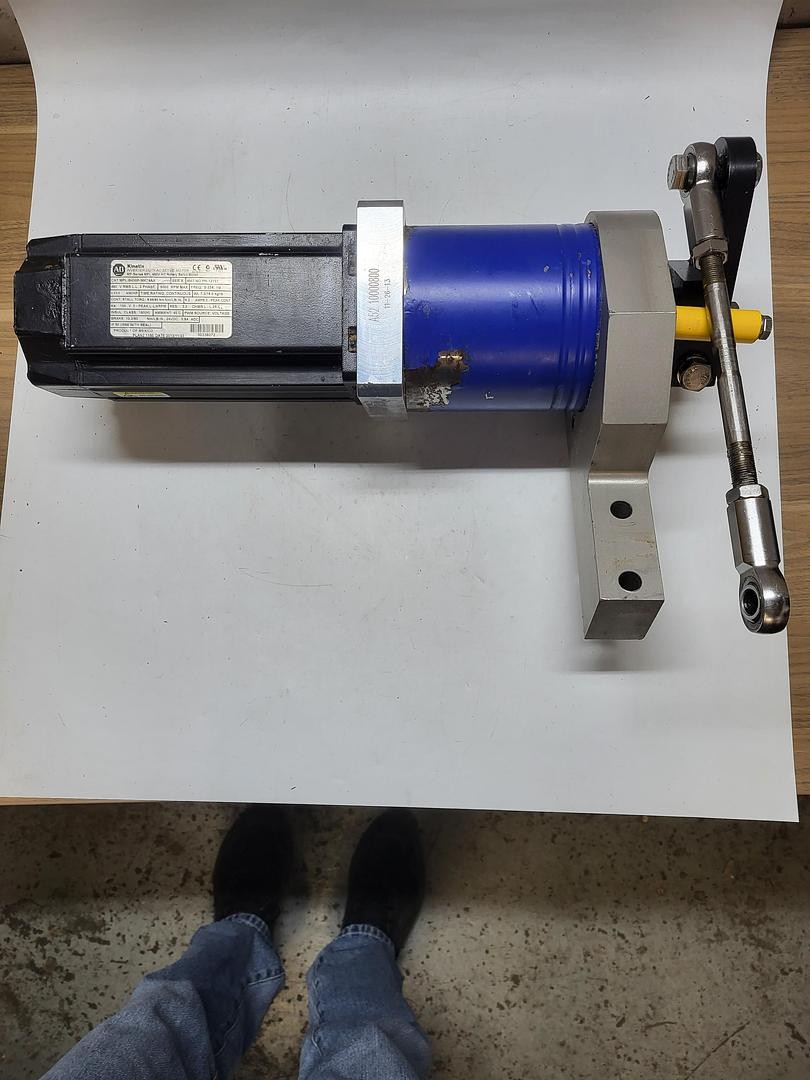 Allen Bradley MPL-B430P-MK74AA servo motor & Wittenstein LP 120S-MF2-25