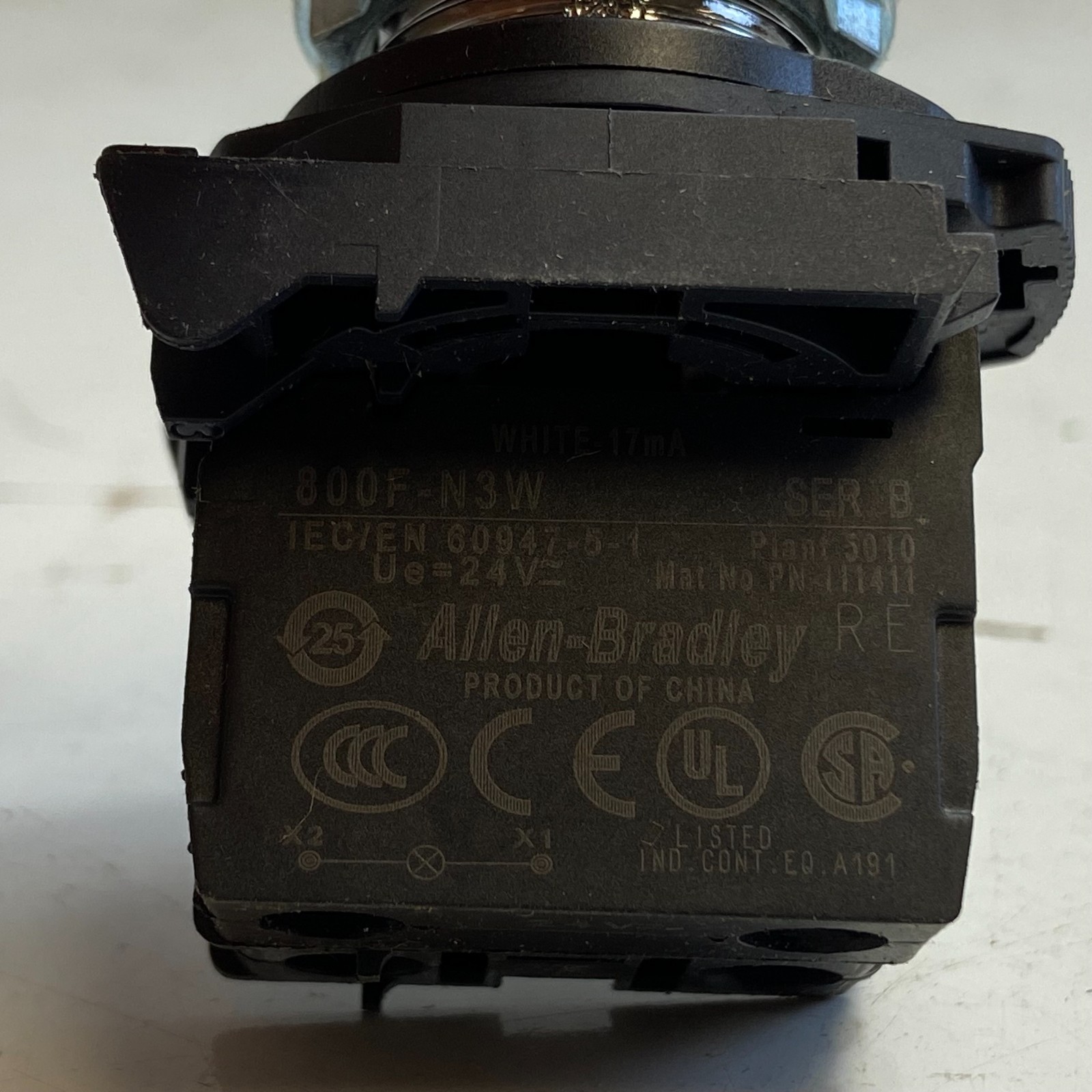 ALLEN BRADLEY 800F-N3W Push Button